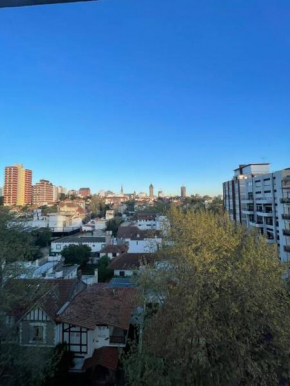 Monoambiente con balcón zona Güemes!